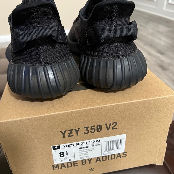 NWOT 8.5 Black Yeezy Boost 350V2 onyx HQ4540 - Picture 5 of 7